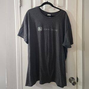 2x John Deere tshirt